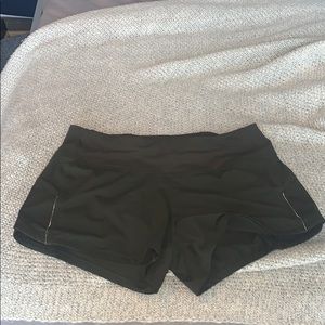 Lululemon Shorts (olive)